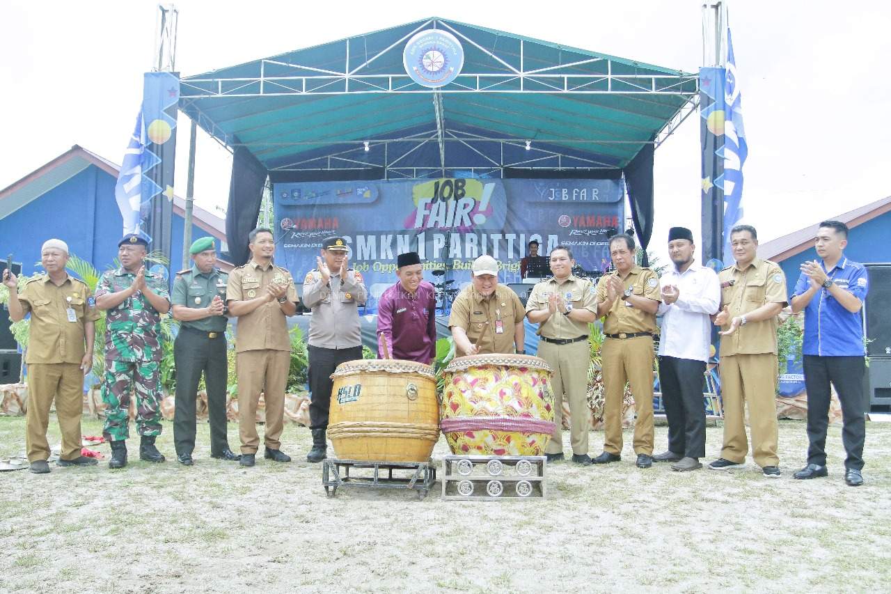 Pjs Bupati Bangka Barat Apresiasi Job Fair di SMKN 1 Parittiga