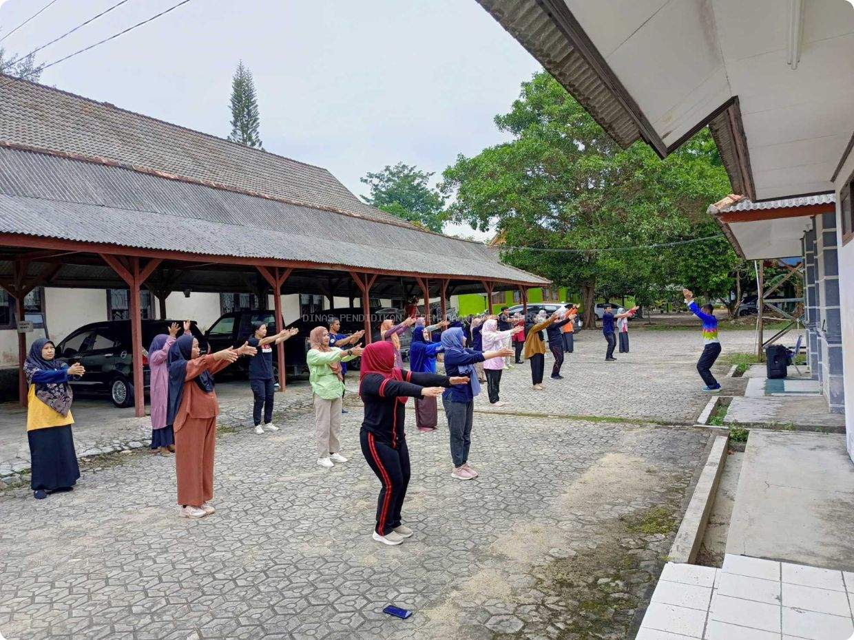 Dikpora Bangka Barat Gelar Senam Pagi untuk Tingkatkan Kebugaran dan Kebersamaan Pegawai