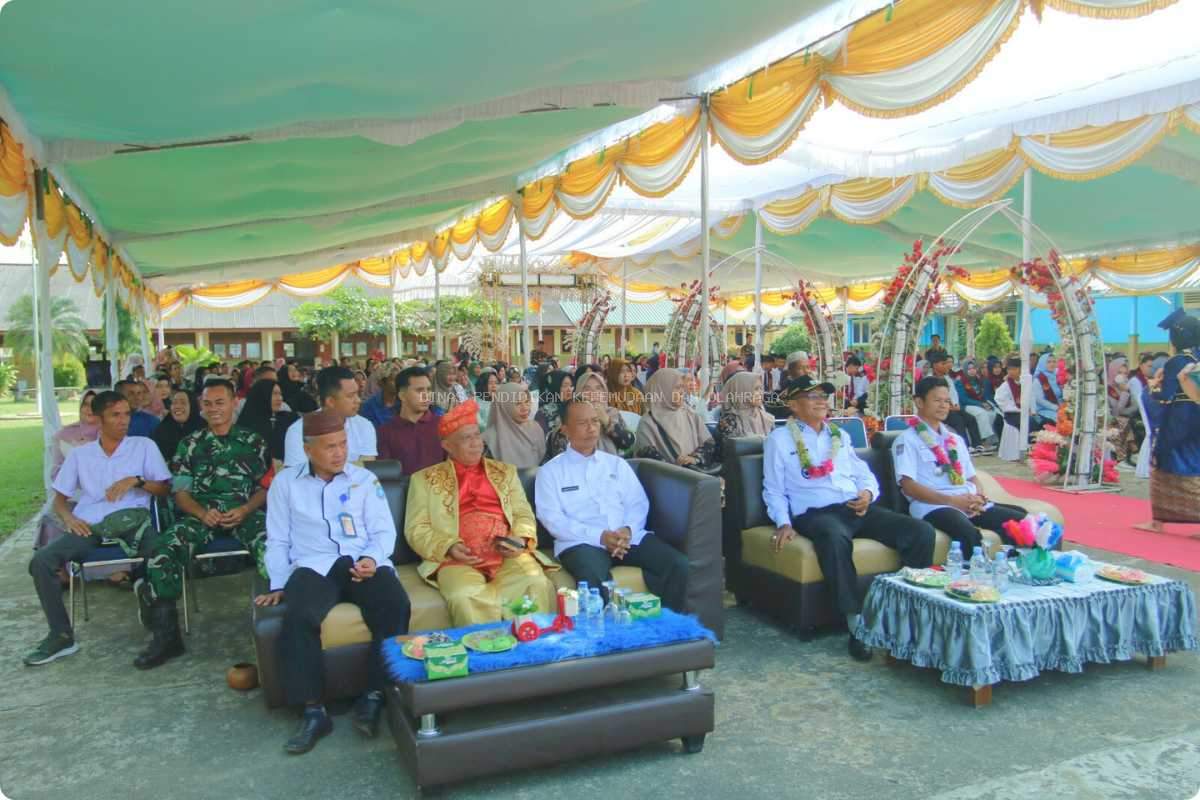 Lepas Siswa SMPN 1 Tempilang, Wakil Bupati Yus Derahman Serukan Semangat Pendidikan dan Perangi Narkoba