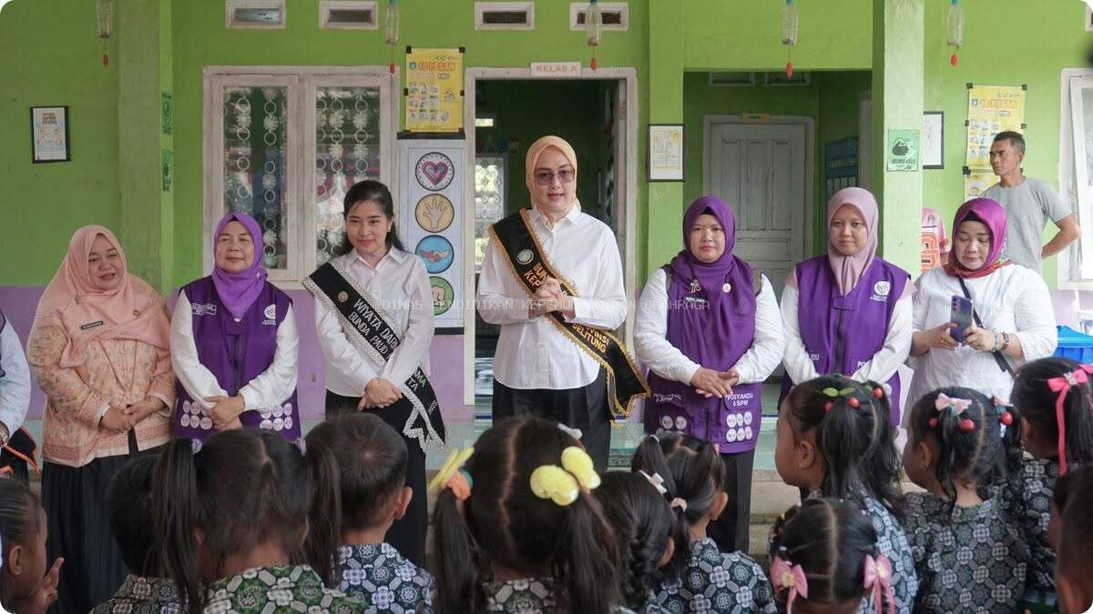 Ketua Bunda PAUD Babel Dorong Pendidikan Anak dan Penguatan 6 SPM di Buyan Kelumbi